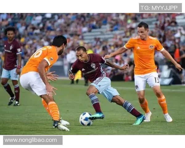 墨超老虎大学全力以赴备战新赛季展现团队精神与竞技实力