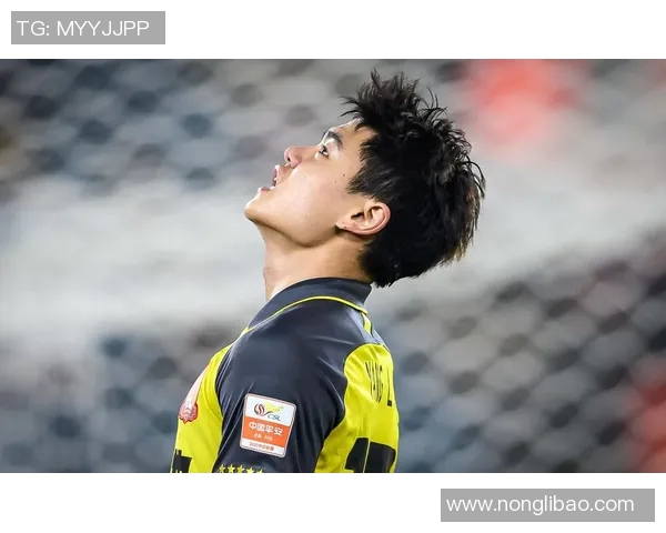 杨立瑜精彩助攻展现团队配合精神助力队友奋勇争先