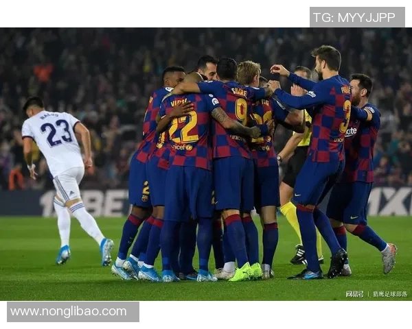 巴萨主场大胜皇家社会，梅西再显神威助球队登顶西甲积分榜