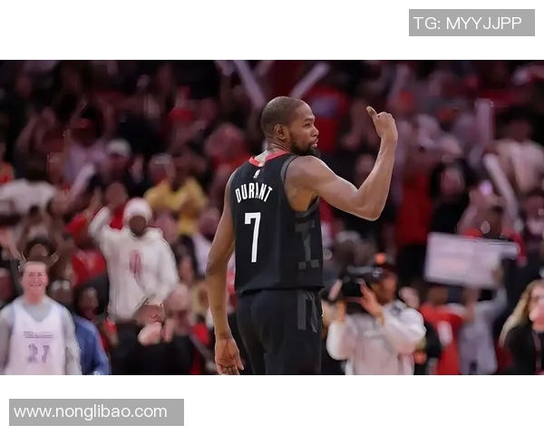 杜兰特表现神勇,率领球队取得连胜 杜兰特表现神勇,率领球队取得连胜